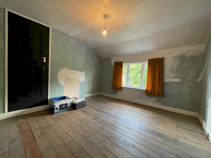 3 Bedroom Semi-Detached House For Sale In Coton Park, Linton, Swadlincote, DE12