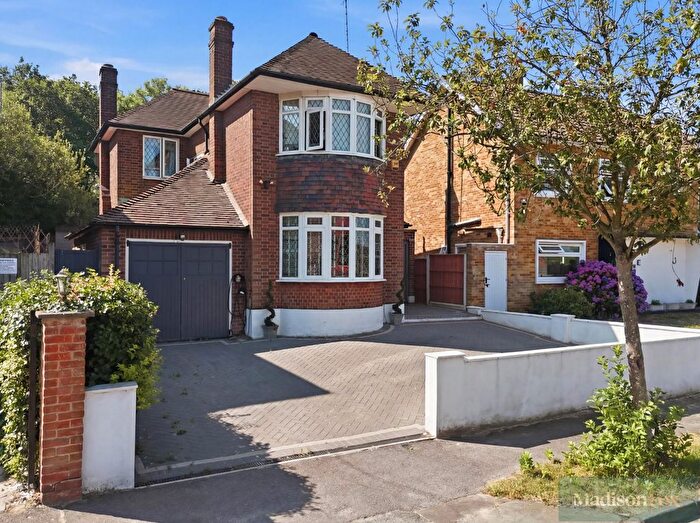 3 Bedroom Detached House For Sale In Newlands Road, Woodford Green, IG8
