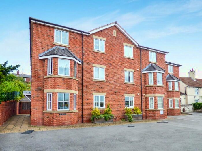 2 Bedroom Flat To Rent In Apartment 11, Grange Court, Castleford, West Yorkshire WF10