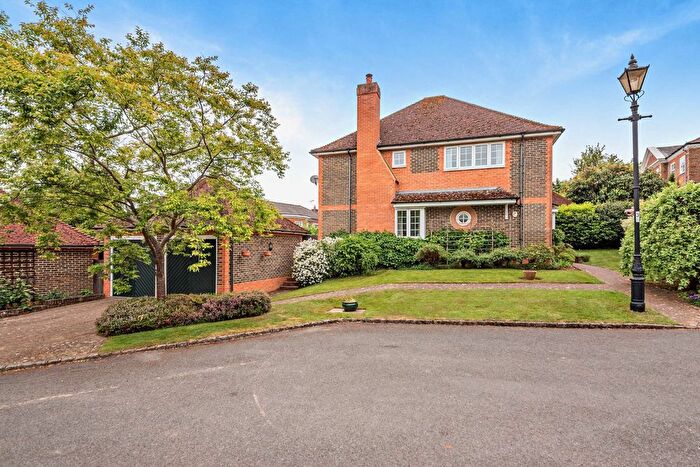 4 Bedroom Detached House For Sale In Stokes View, Pangbourne, Berkshire, RG8