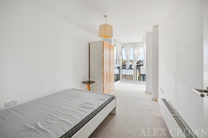 2 Bedroom Flat For Sale In Buckler Court, Eden Grove, London, N7