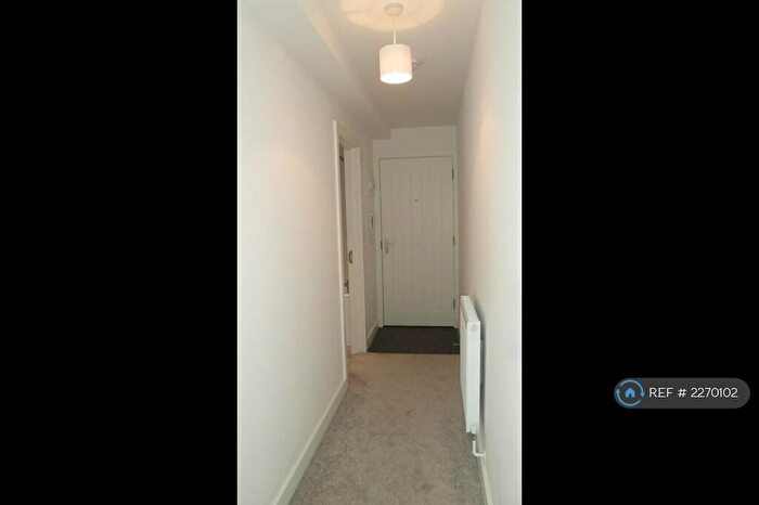 1 Bedroom Flat To Rent In Stroud House, Hook, RG27