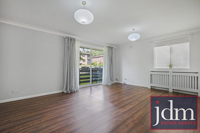 2 Bedroom Flat For Sale In Albemarle Road, Beckenham, BR3