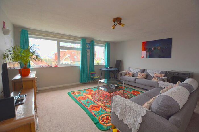 3 Bedroom Apartment To Rent In Pinner View, Harrow, HA1