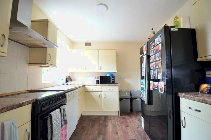 6 Bedroom Semi-Detached House To Rent In Gibbins Road Student Property - Selly Oak, Birmingham, B29