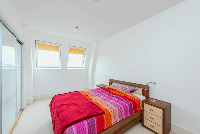 2 Bedroom Flat To Rent In Cornell Square, Nine Elms, London, SW8