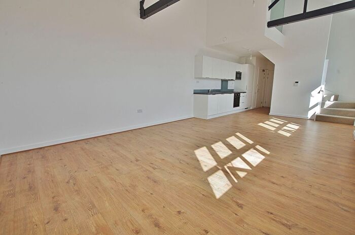 1 Bedroom Flat To Rent In Rembrandt House, Watford, WD18