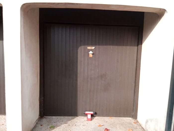 Garage / Parking To Rent In Sandport, The Shore, Edinburgh, EH6
