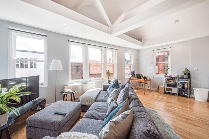 2 Bedroom Flat To Rent In King Street, Hammersmith, London, W6