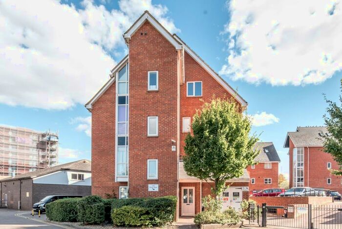 2 Bedroom Flat To Rent In Heron Quay, Commercial Road, Bedford, MK40
