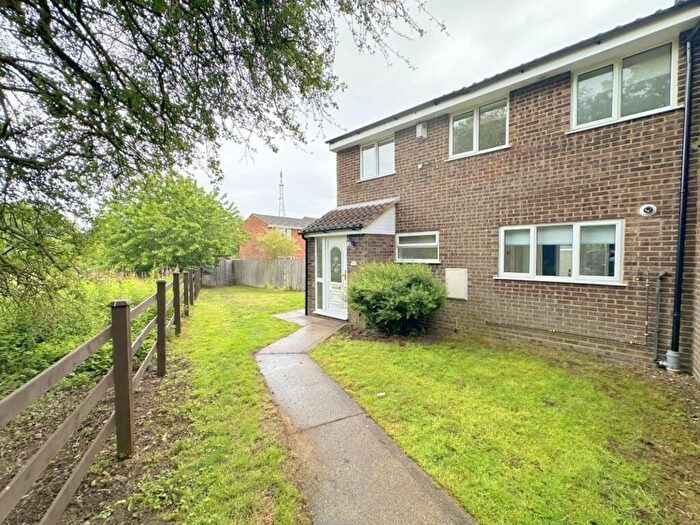 3 Bedroom Terraced House To Rent In Ryton Close, Luton, LU1