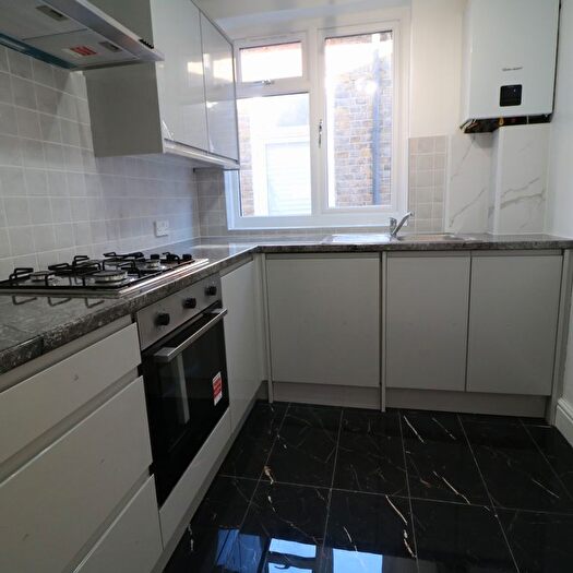 2 Bedroom Flat To Rent In Culverly Road, London, SE6
