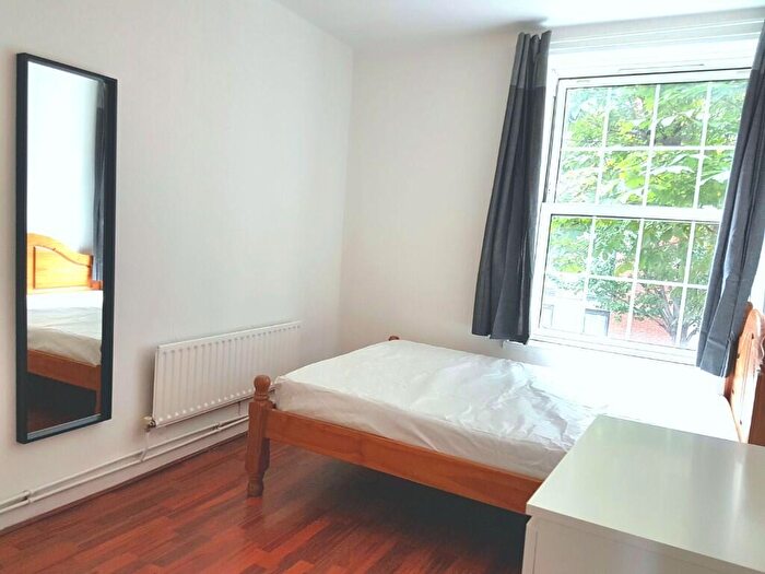 3 Bedroom Flat To Rent In Chicksand Street, London, E1