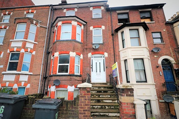 Property To Rent In Rothesay Road Luton, LU1