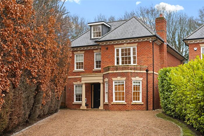 5 Bedroom Detached House To Rent In The Fairway, Weybridge, Surrey, KT13