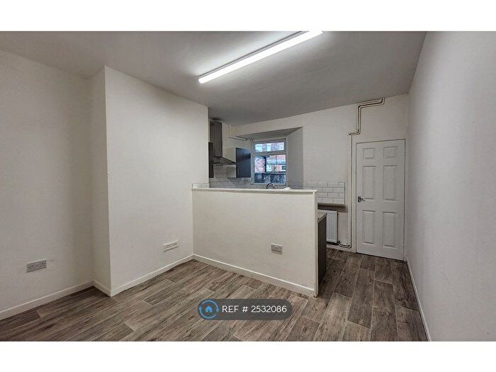 2 Bedroom Terraced House To Rent In Blackpool Street, Manchester, M11
