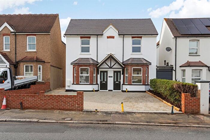 3 Bedroom Semi-Detached House For Sale In Chipstead Valley Road, Coulsdon, CR5