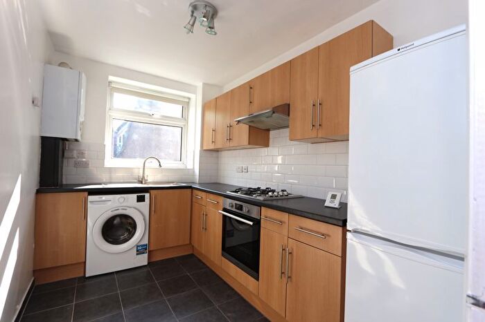 1 Bedroom Flat To Rent In Brownlow Road, London, N11