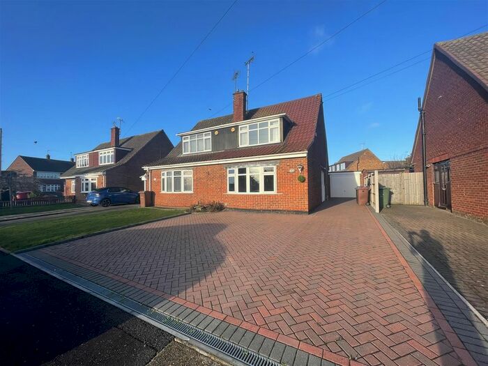 3 Bedroom Semi-Detached House To Rent In Goldsmiths Avenue, Corringham, Stanford-Le-Hope, SS17