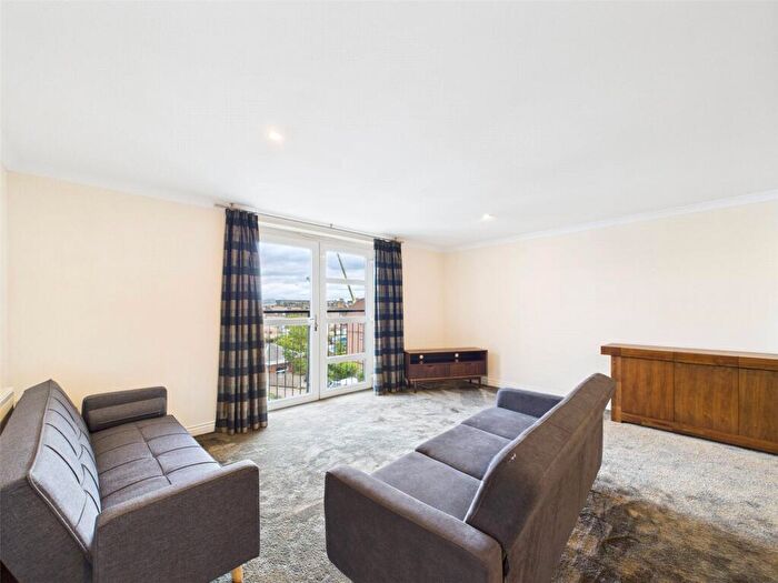 3 Bedroom Apartment To Rent In Constitution Place, Edinburgh, Midlothian, EH6