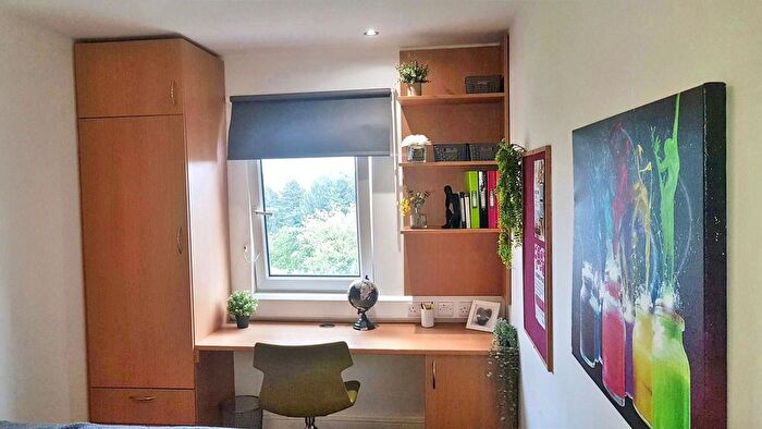 1 Bedroom Flat For Sale In Longside Lane, Bradford, BD7