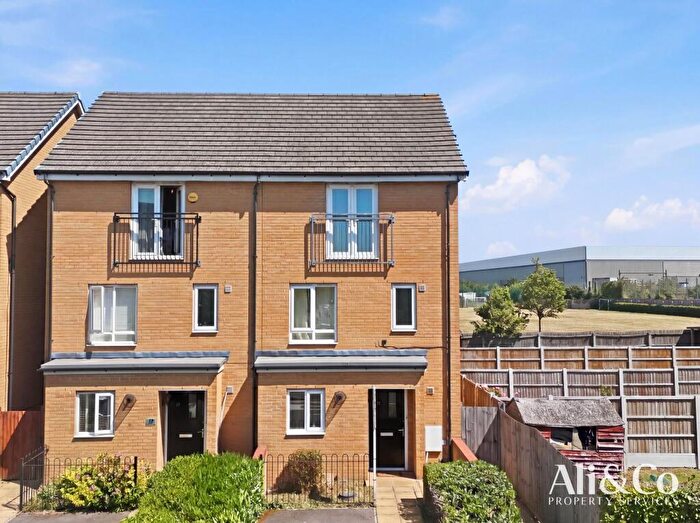 4 Bedroom Semi-Detached House For Sale In Schoolfield Road, Grays, RM20