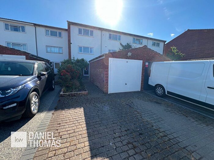 4 Bedroom Town House To Rent In Abbotts Drive, Waltham Abbey, EN9