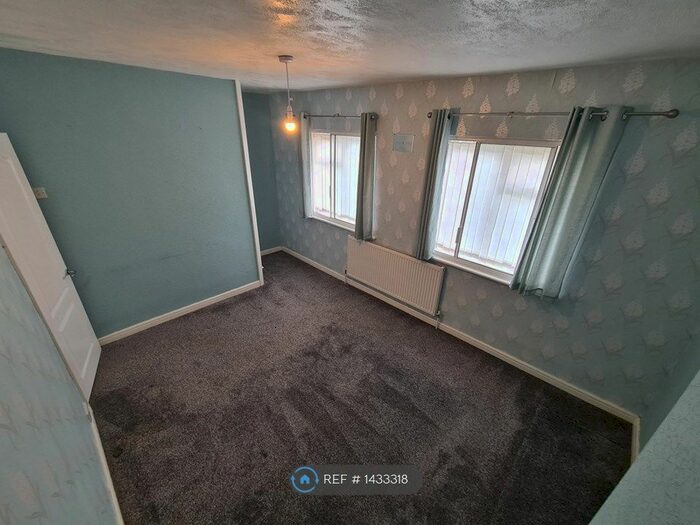 2 Bedroom End Of Terrace House To Rent In Hollington Crescent, Birmingham, B33