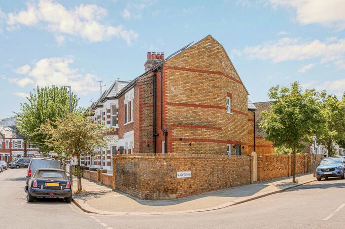 3 Bedroom Flat To Rent In Bendemeer Road, London, SW15