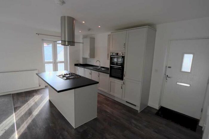 2 Bedroom Flat To Rent In Fisher Court, Chard, TA20
