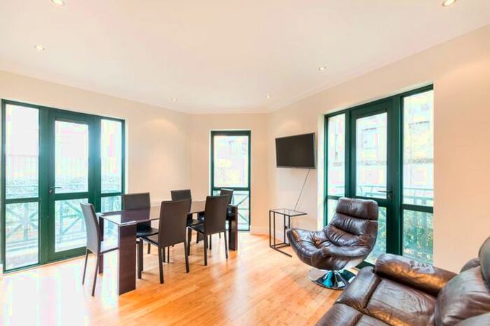 3 Bedroom Flat To Rent In Medway Street, Westminster, London, SW1P