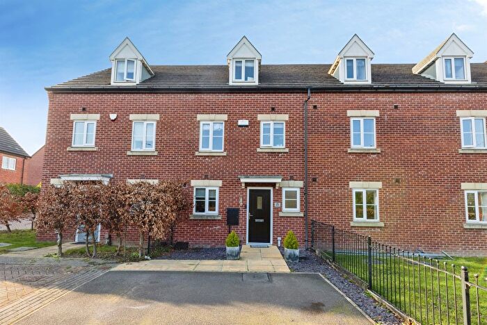 3 Bedroom Terraced House For Sale In Willow Way, Whinmoor, Leeds, LS14