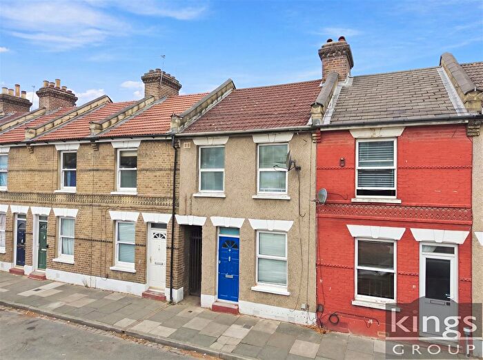 3 Bedroom Terraced House For Sale In James Street, Enfield, EN1