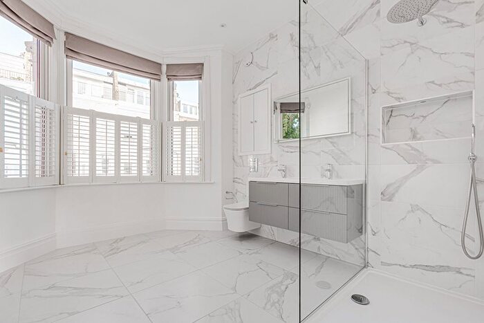 6 Bedroom End Of Terrace House To Rent In Waldemar Avenue, Parsons Green, SW6