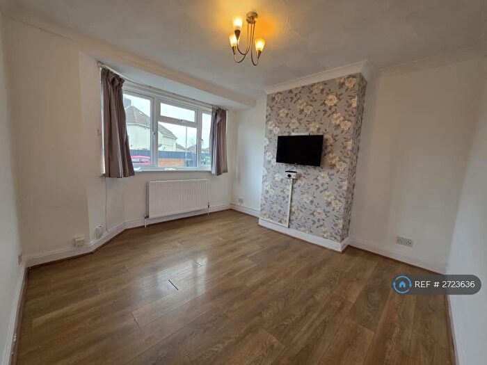 2 Bedroom Flat To Rent In Holmleigh Avenue, Dartford, DA1