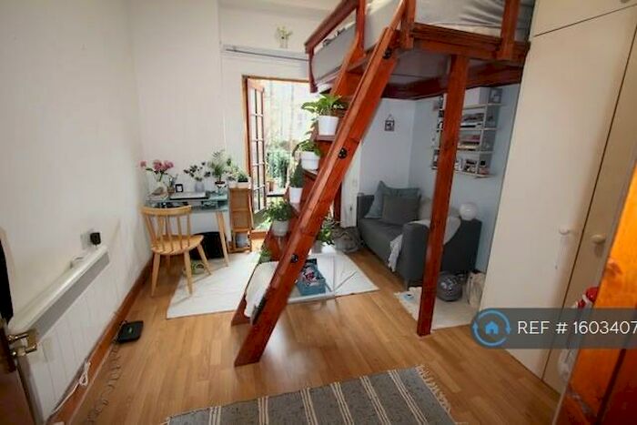 Studio To Rent In Harrington Square, London, NW1