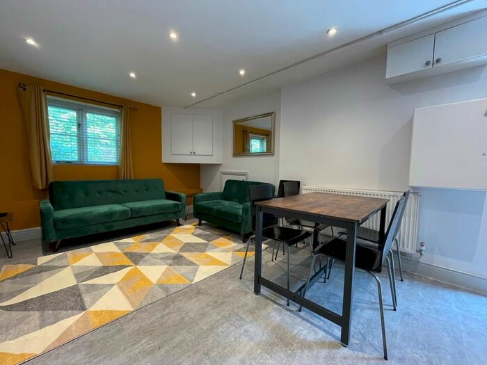 5 Bedroom Town House To Rent In Bingley Court, Rheims Way, Canterbury Centre, CT1