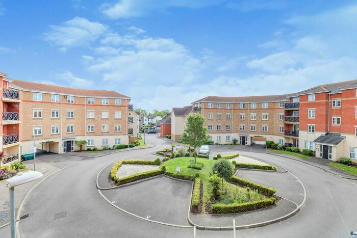 2 Bedroom Flat To Rent In Retort Close, Southend-On-Sea, SS1
