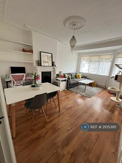 2 Bedroom Flat To Rent In Neeld Crescent, London, NW4