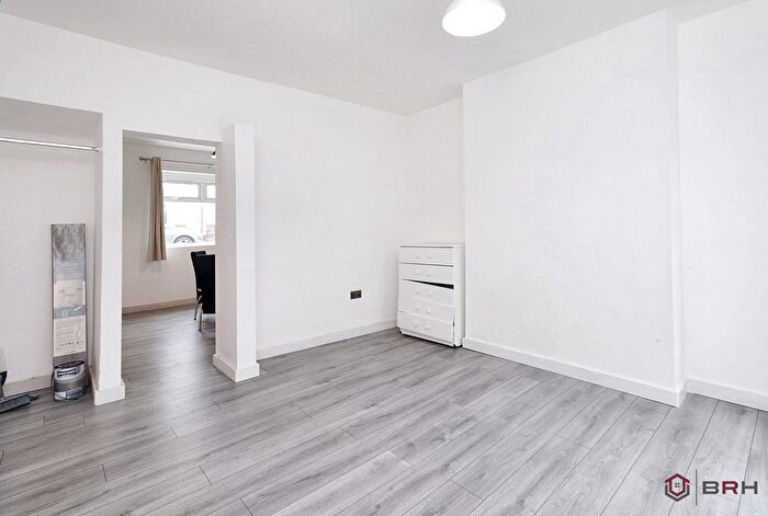3 Bedroom End Of Terrace House For Sale In Staveley Street, Doncaster, DN12