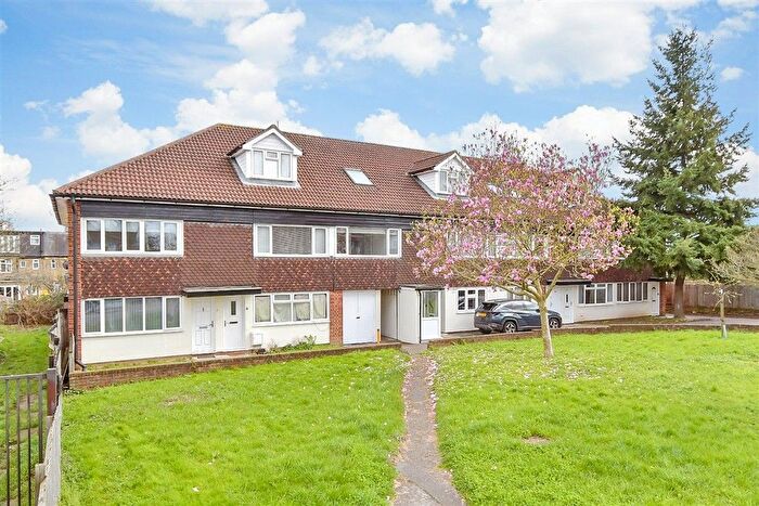 2 Bedroom Flat For Sale In St. Barnabas Road, Woodford Green, Essex, IG8