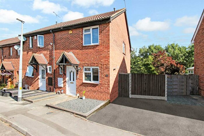 3 Bedroom End Of Terrace House To Rent In Woodstock Crescent, Hockley, Essex, SS5