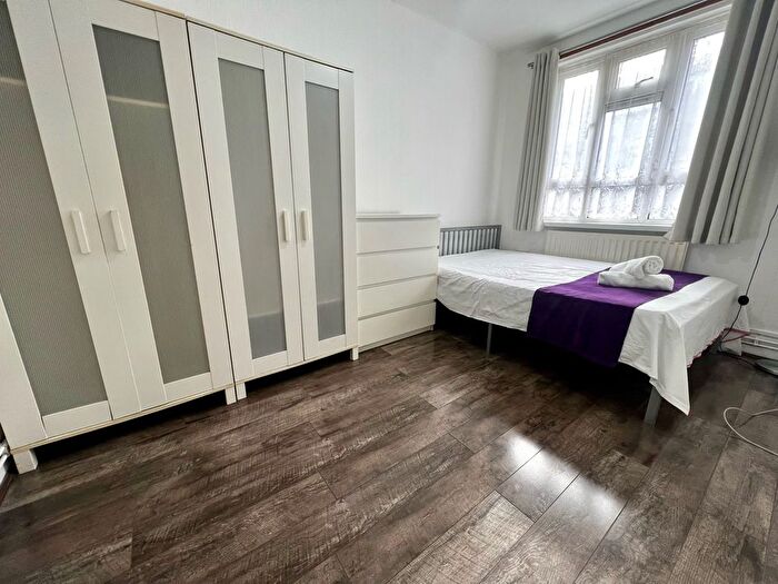 3 Bedroom Flat To Rent In Old Bethnal Green Road, London, E2