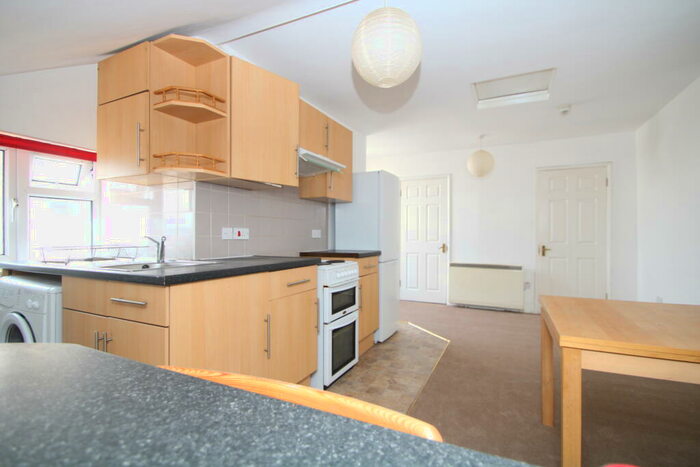 2 Bedroom Flat To Rent In Stanton Road, Croydon, CR0