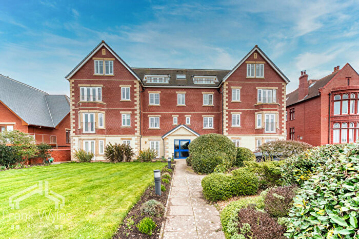 2 Bedroom Flat For Sale In North Promenade, Lytham St. Annes, Lancashire, FY8