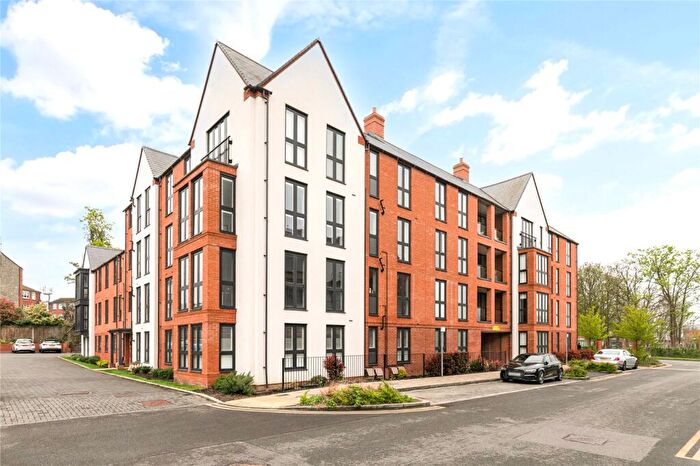 2 Bedroom Apartment For Sale In Davis Court, Biscoe Way, Wokingham, RG40