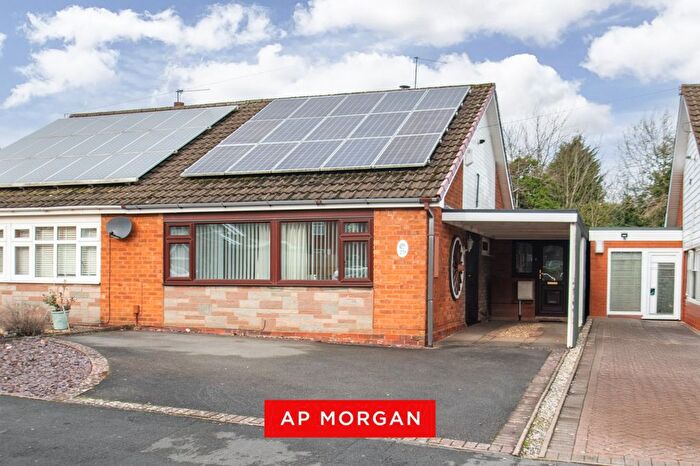 2 Bedroom Bungalow For Sale In Romsley Road, Stourbridge, West Midlands, DY9