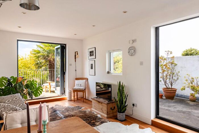 4 Bedroom Semi-Detached House For Sale In Dyke Road, Hove, BN3