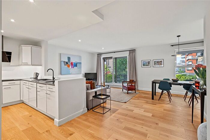 2 Bedroom Flat For Sale In Providence Square, London, SE1