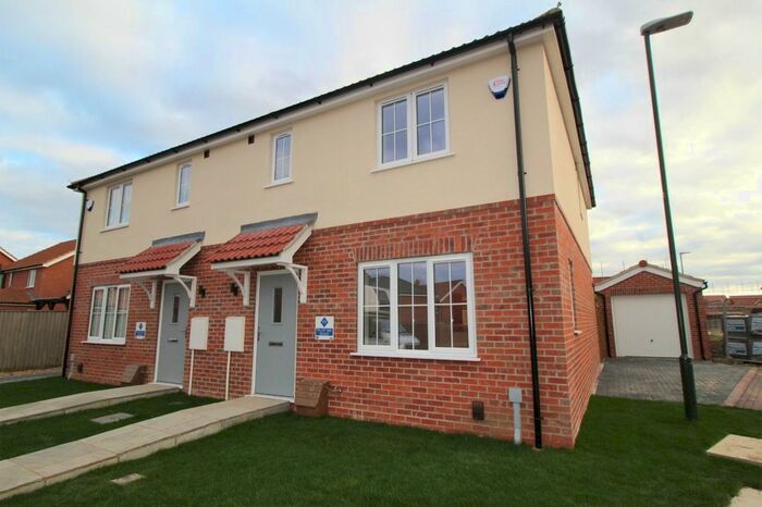 3 Bedroom Semi-Detached House To Rent In Hammerfest Avenue, New Waltham, Grimsby, Lincolnshire, DN36